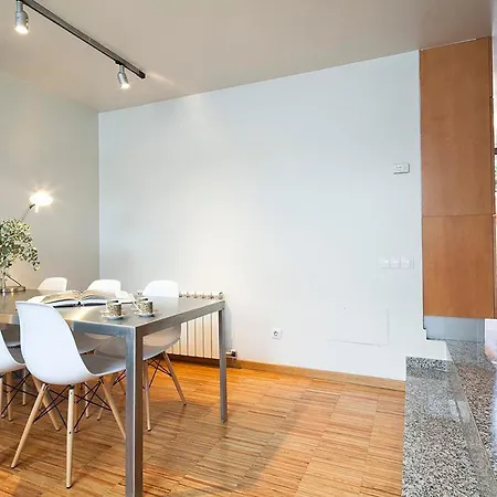 My Space Emirates - Charming Duplex In Ideal For Families Or Friends Apartment Barcelona